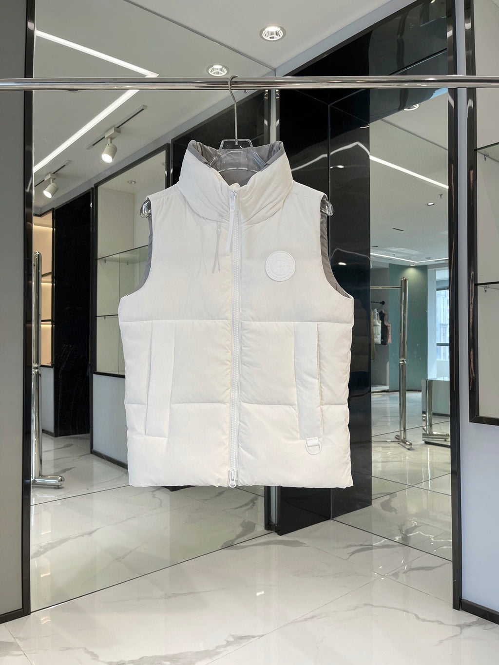 Canada Goose White Label Stand-Collar Puffer Vest - White