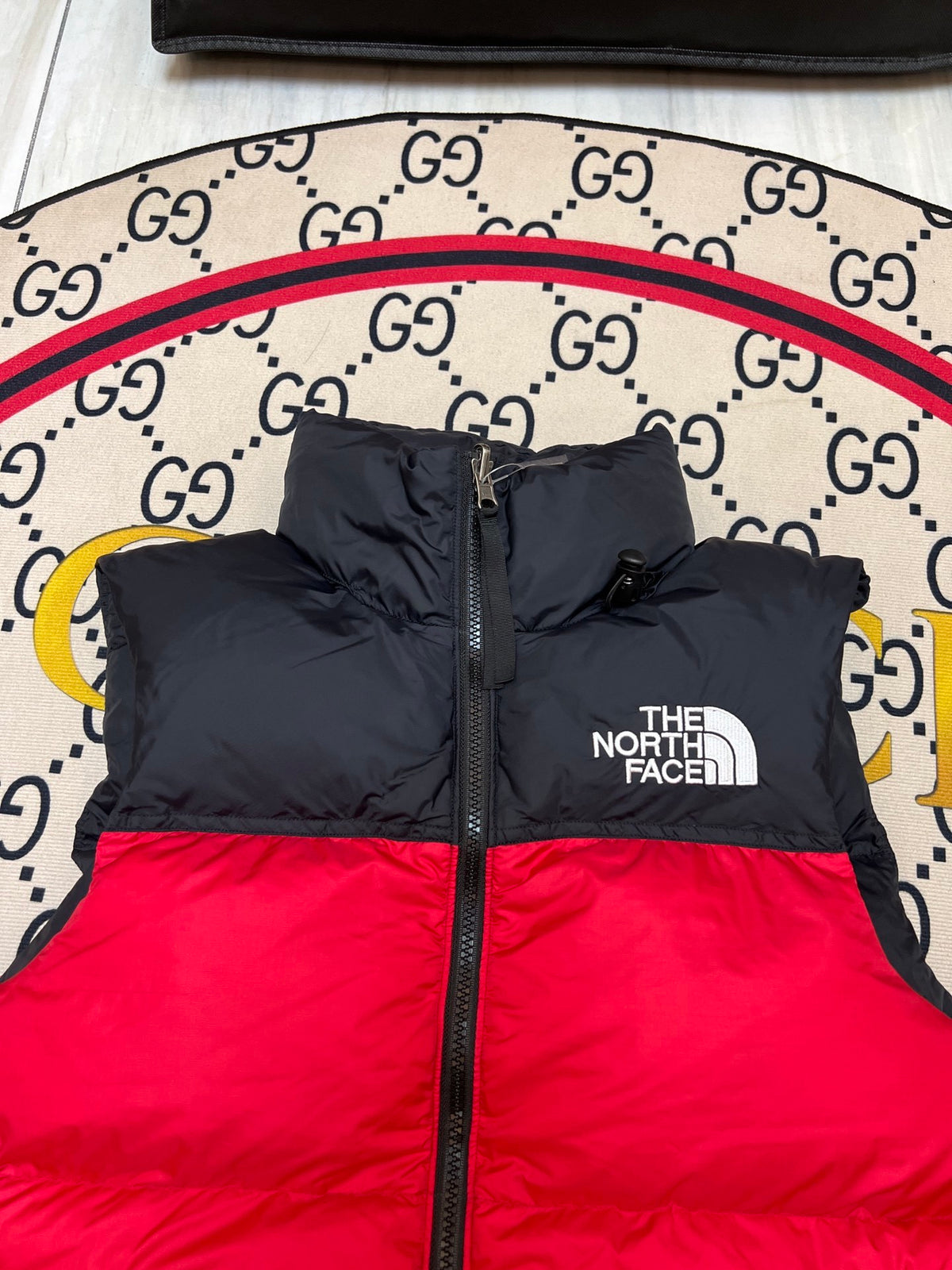 The North Face Unisex Red and Black Stand-Collar Puffer Vest
