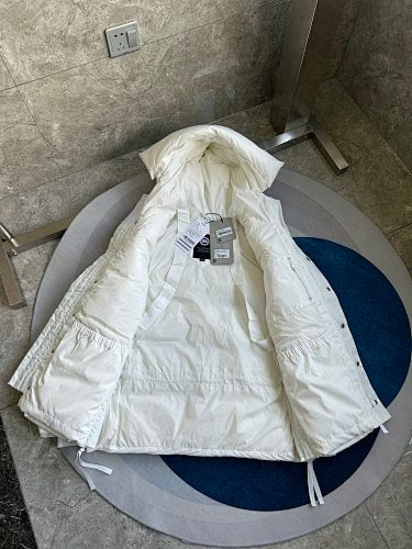 Canada Goose Hooded Puffer Parka in White